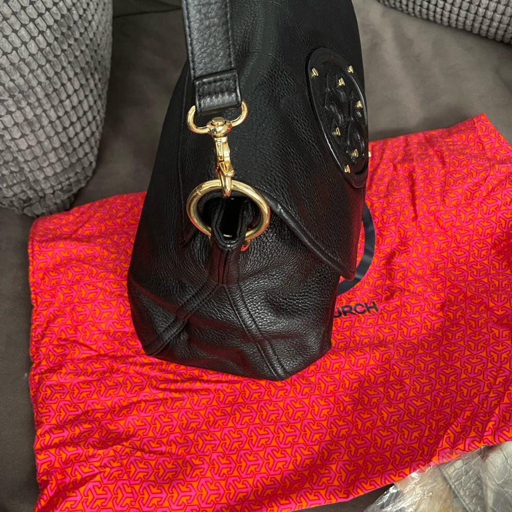 ~ SOLD~ Tory Burch Black Leather Hobo Style Bag ~π - Picture 5 of 11